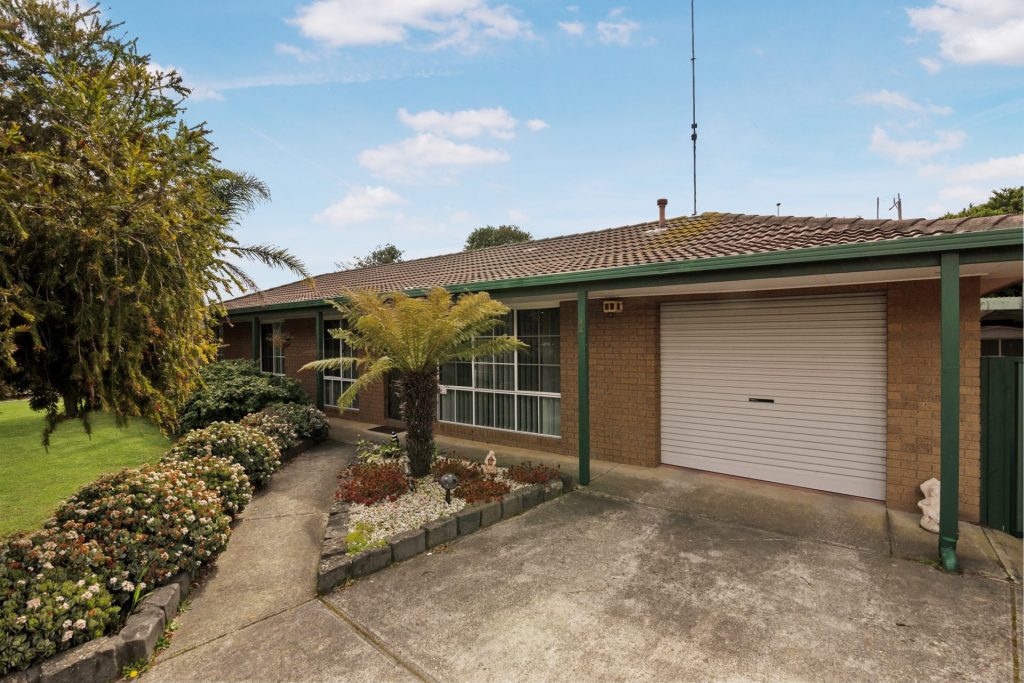 Well maintained home in bustling Kilmore property