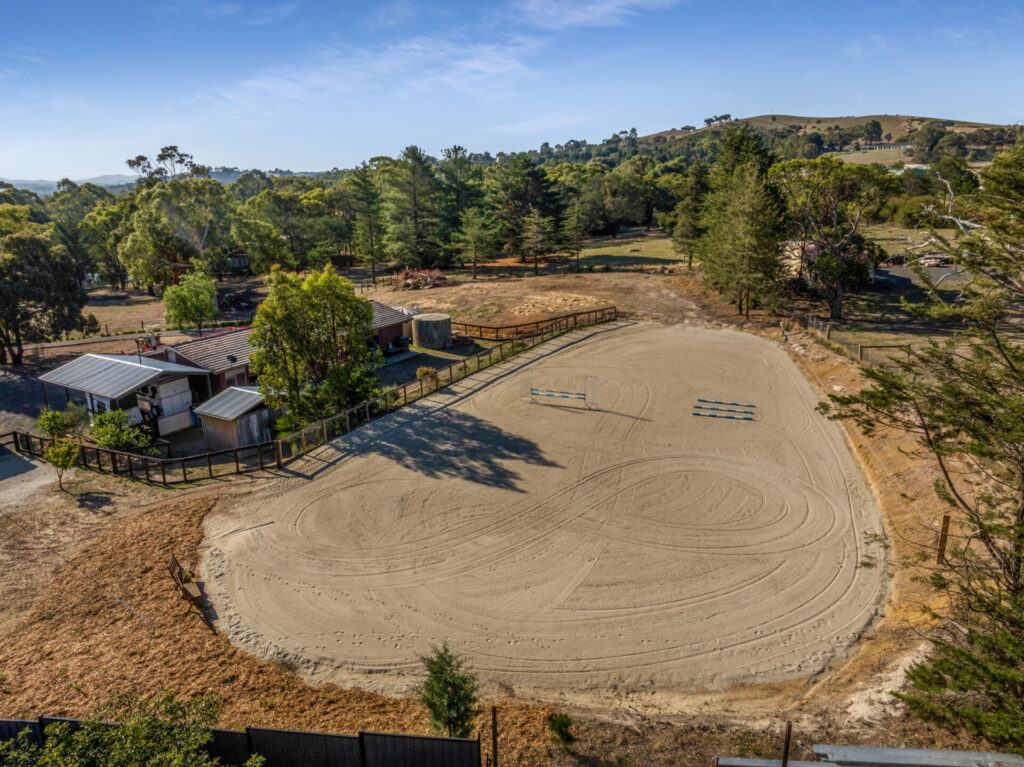 Compact Equine Property – Country Living on 5 Acres property